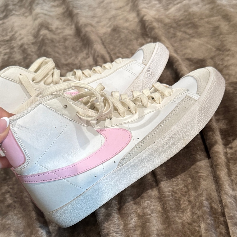 Nike Women's High-Top Sneakers in White and Pink